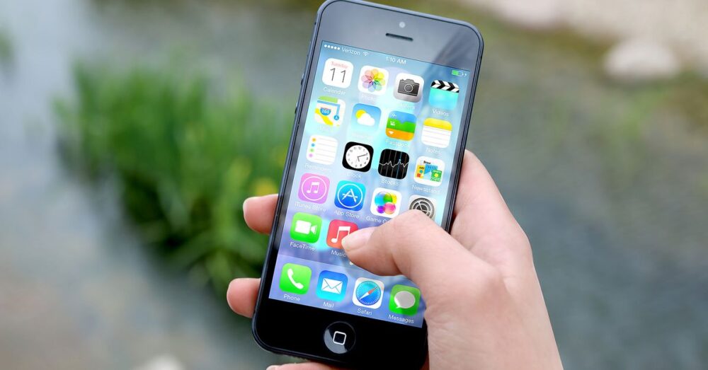 AndroidからiPhoneへ乗り換えたユーザーの体験談をイメージしたビジュアル