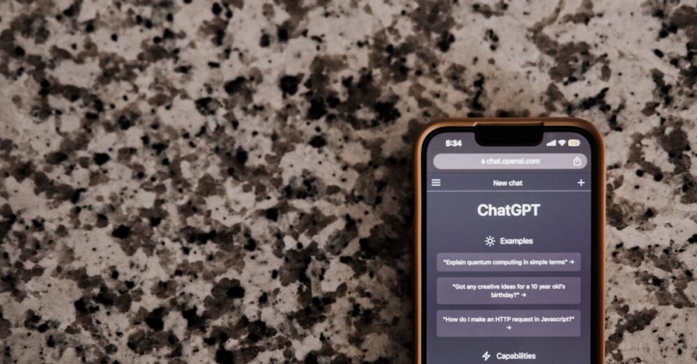 GmailでAIがメールの要点を自動で要約した表示例のイラスト