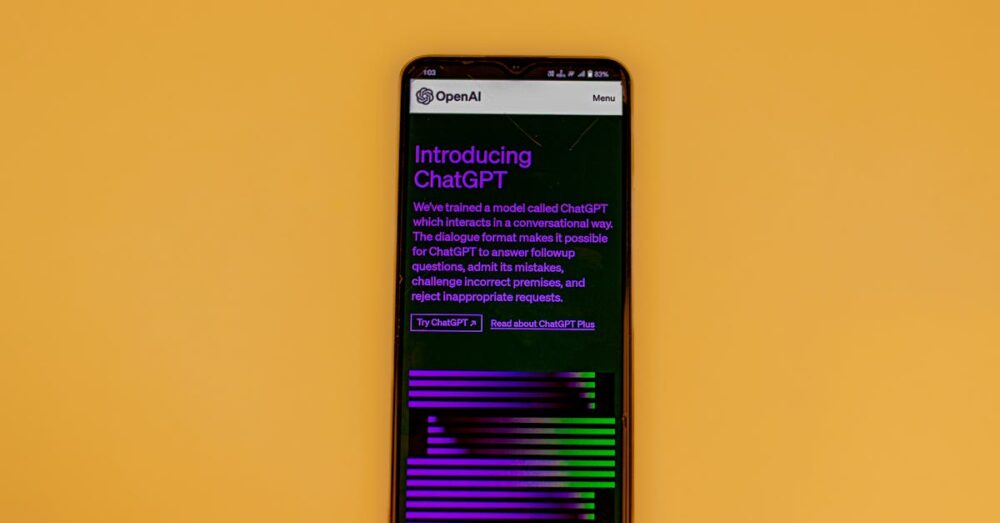 AI対応音声入力アプリの多機能性を示すイメージ画像。標準機能との違いや先進的なUIが視覚的にわかる構成。