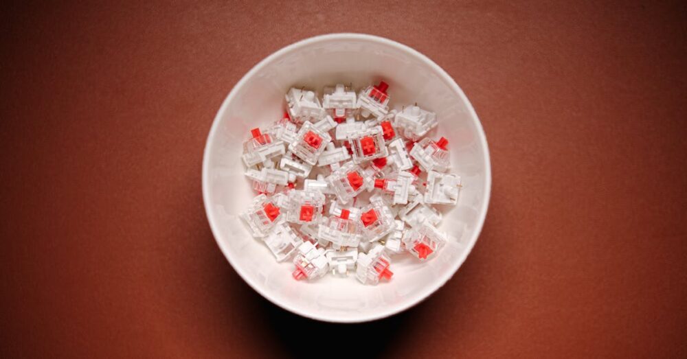 iPhoneへの乗り換えタイミングを悩むユーザーの決断シーンを表現したイメージ