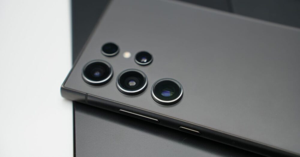 Galaxy S26を購入すべきかどうかの判断基準をまとめた比較表やガイドを示すイメージ画像