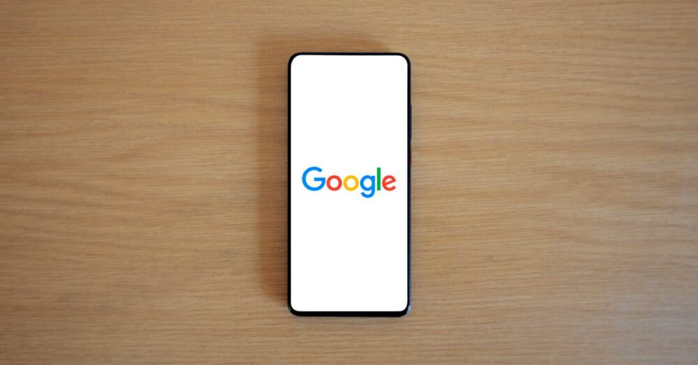 Google検索画面に表示されたAI OverviewsとGemini 3が検索体験を変える様子