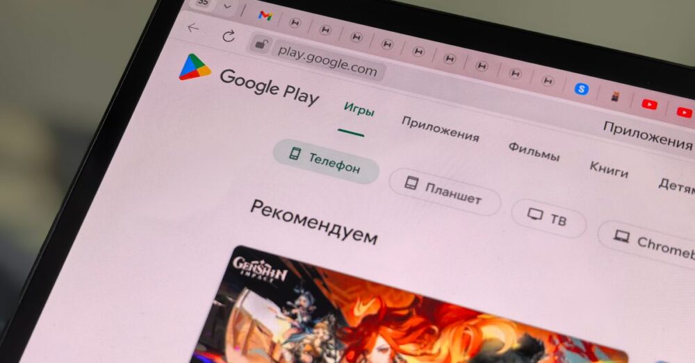 Googleスプレッドシート上でGeminiのサイドパネルが開かれ、AIが操作指示を受けている画面イメージ