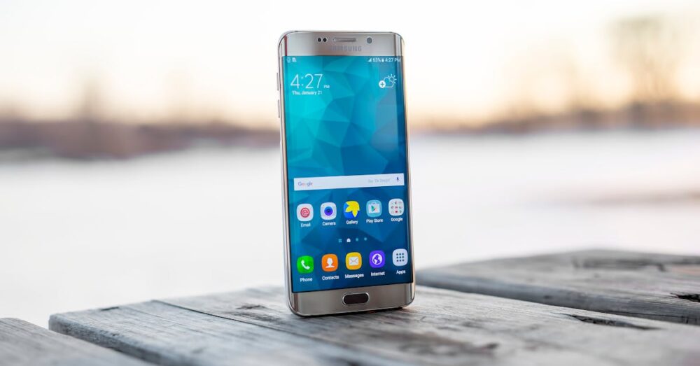 Galaxy S26の日本国内発売に関する情報とキャリア別の取り扱い状況を示したイメージ画像