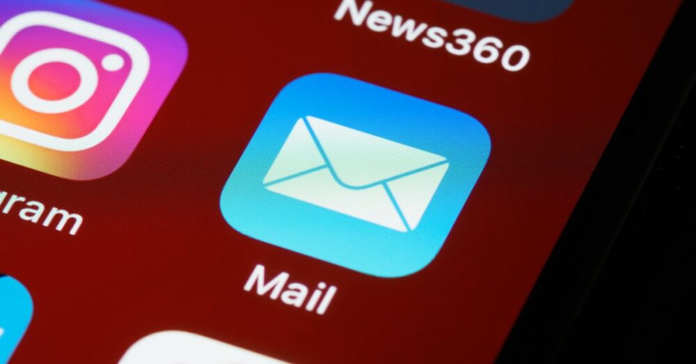 GmailでAIが自動生成したメール要約の表示例を示すイメージ図