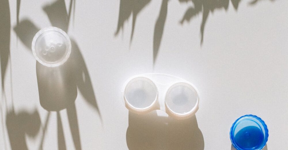 ChatGPT Goを活用して仕事・学習・副業で成果を上げるシーンをイラスト化した図（例：ビジネスメール、議事録要約、コードレビューなど）