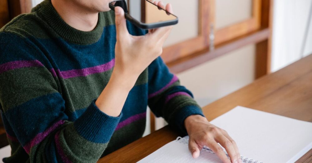 AIボイスレコーダーPlaud NoteとNottaが注目される理由と背景を解説するイメージ画像