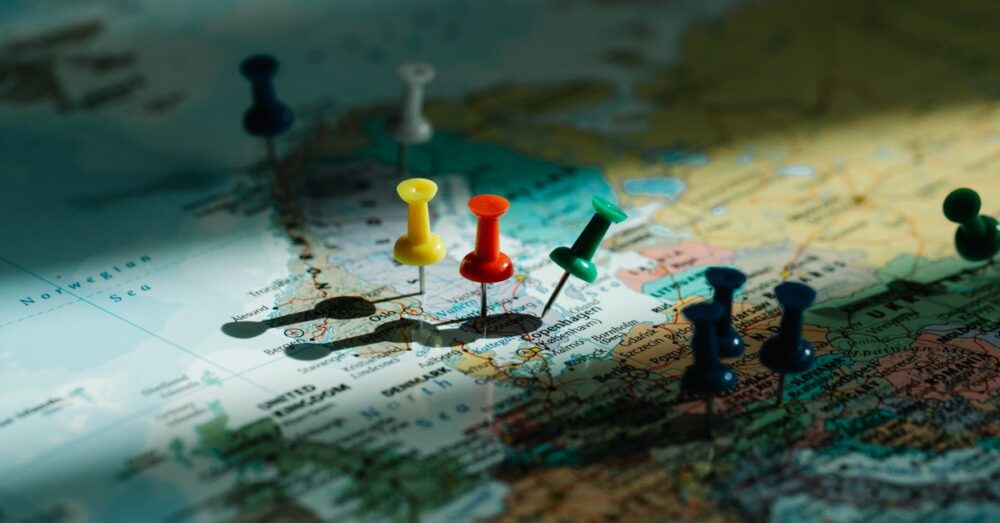GEOの視点から設計されたWeb戦略の全体像を示すビジュアル