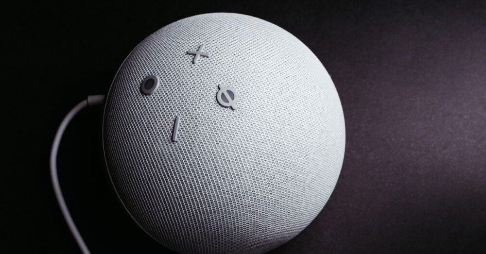 Qwen3-TTSの音声AIが3秒の録音で声を再現できると話題になっている