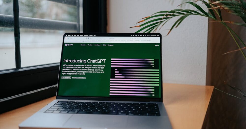 オフィスでAIをスマートに使いこなし、効率的に業務をこなすビジネスパーソンのイメージ