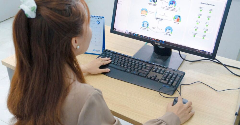 DeNAがなぜAIに全社で注力しているのか、その背景と経営の危機感を示す構図