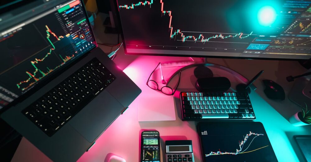 ChatGPT GoとGoogle AI Plusの価格と機能を比較するインフォグラフィック