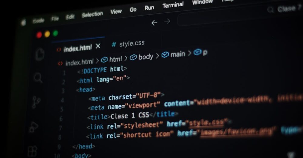Gensparkがビジネス文書、ウェブ開発、デザインを同時に処理する統合的なワークスペースのイメージ