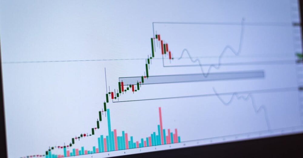 ChatGPT GoとGoogle AI Plusの価格と機能を比較するインフォグラフィック