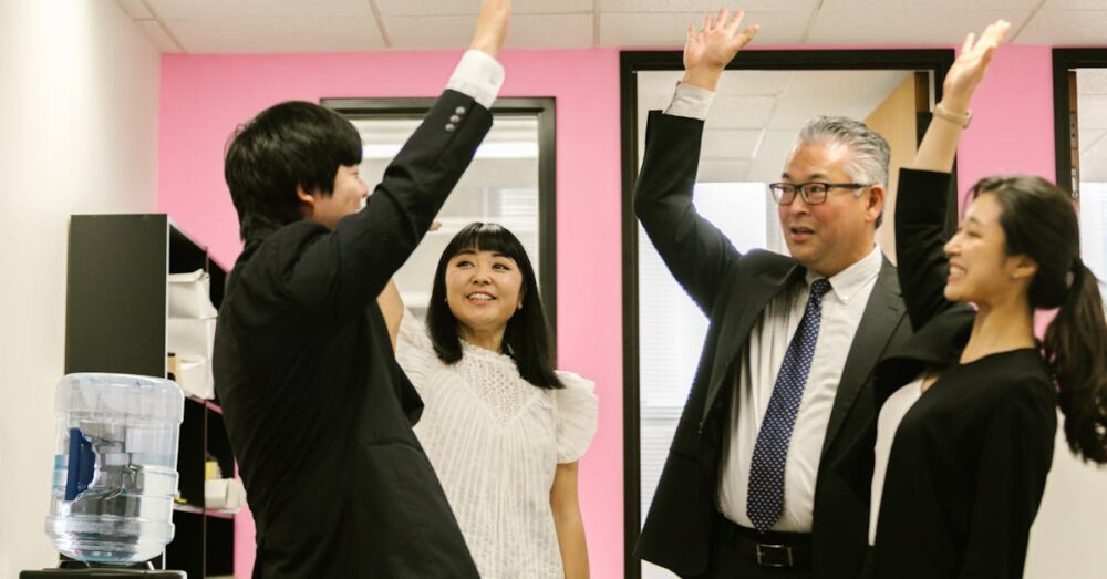 南場智子会長がDeNAの全社AI化に向けて強い意思を示す姿を象徴するイメージ