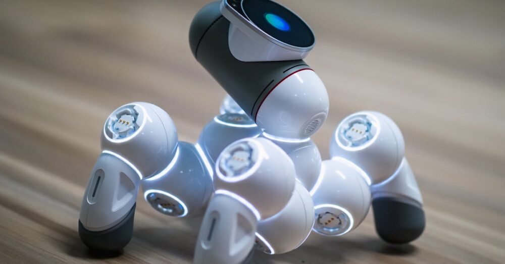 歴史を刻んだ旧世代のAIコードが光の中に溶け込み、そこからより輝かしく複雑な次世代のニューラルネットワークが誕生する、世代交代を象徴するアーティスティックな画像。